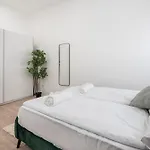 Kl31 - Urban Escape - Prime Location - Klauzal Square By Bqa